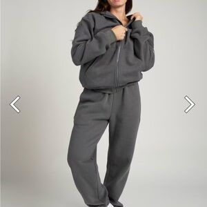 Comfrt Travel Essentials Zip Hoodie